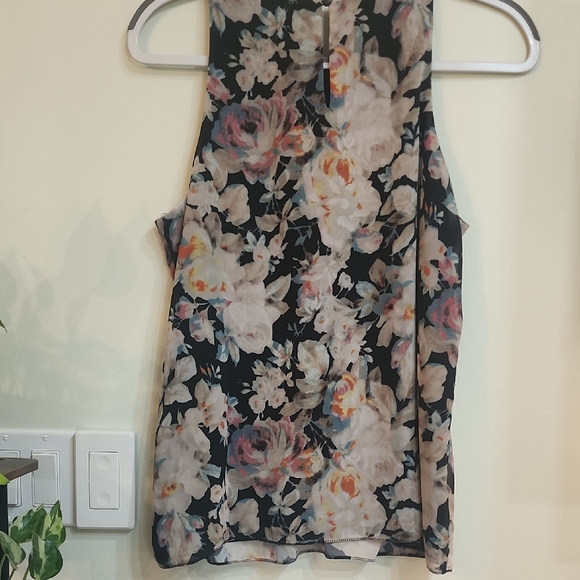 Philosophy Black Floral Halter-Style Sleeveless Top - Picture 4 of 5